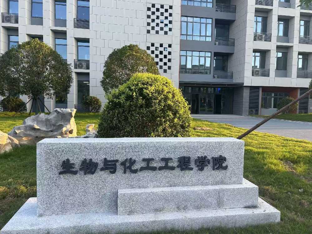 邻水县扬州职业大学体育场高杆灯项目